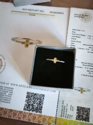 Anillo oro y diamantes.