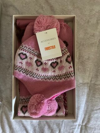 Conjunto gorro y manoplas niña El Corte Inglés