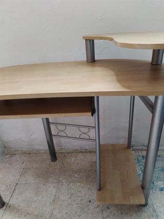 Escritorio ordenador madera y metal