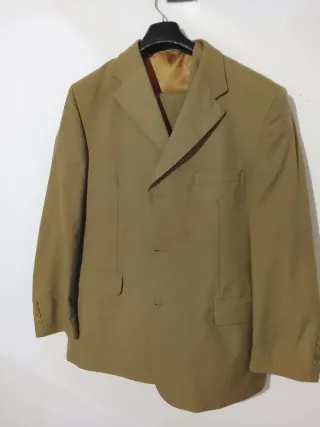 Traje de hombre beige