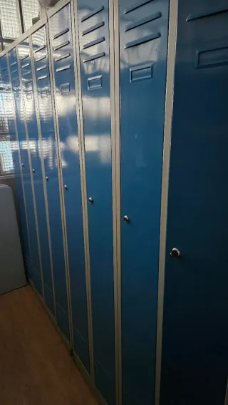 12 Taquillas Metálicas Grandes