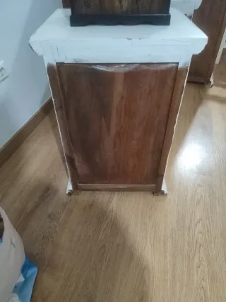 Muebles de dormitorio: 2 mesitas y cómoda