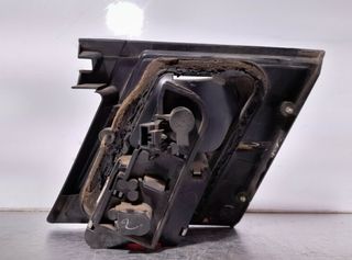 Nissan 4888964 23070102 piloto primera berlina