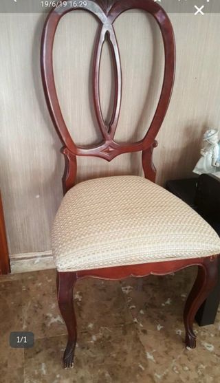 Lote 2 sillas de madera y tela