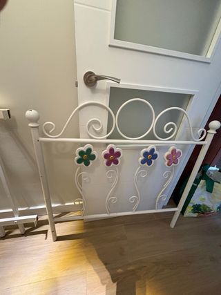 Reja blanca y cabecero