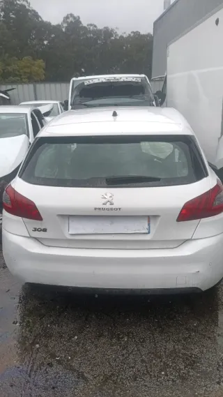 Peugeot 308 año 2018 Parte Trasera Completa