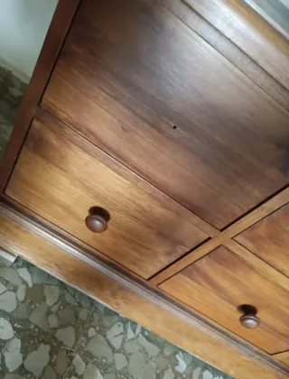 Mueble cajonera de madera escalonado