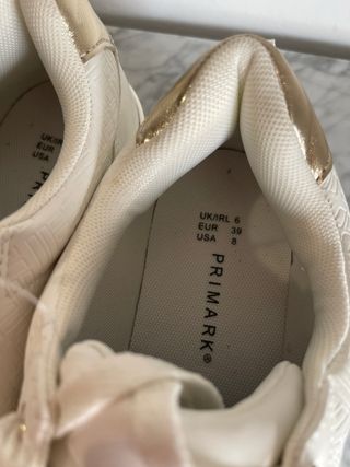 Zapatillas deportivas mujer blancas y doradas