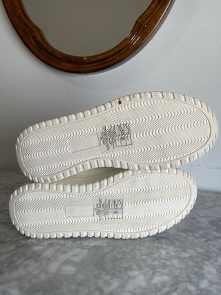 Zapatillas deportivas mujer blancas y doradas