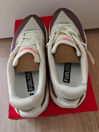 New Balance FuelCell Rebel v5 Beige/Marrón