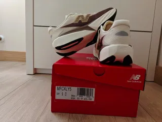 New Balance FuelCell Rebel v5 Beige/Marrón