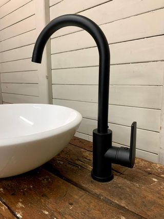 Mueble de baño artesanal madera y cerámica. Nuevo.