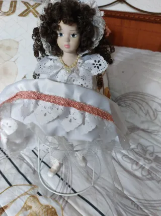 Bambola di porcellana vintage