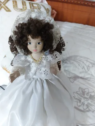 Bambola di porcellana vintage