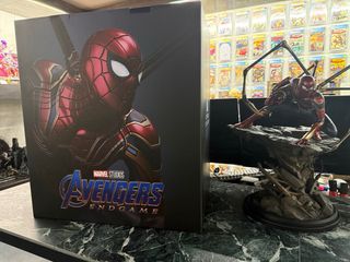 Queen Studios Figura Spiderman verdion Deluxe