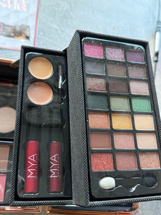 Maletín MYA Cosméticos Blanco y Dorado -maquillaje