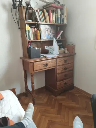 Escritorio antiguo de madera