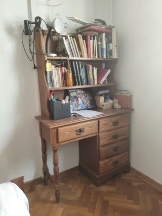 Escritorio antiguo de madera