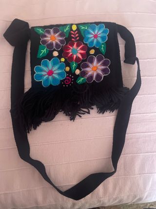 Bolso de tela bordado flores