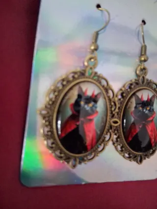 Pendientes largos gato diablo