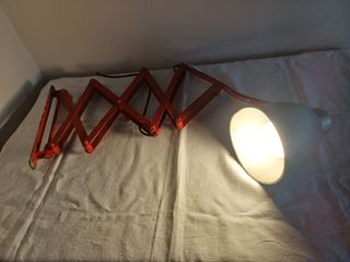 Lampada a compasso rossa industriale