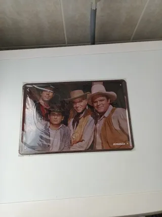 Chapas metálicas decorativas.