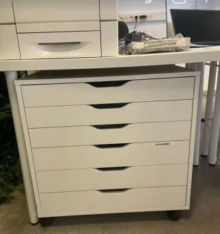 Cajonera blanca con ruedas