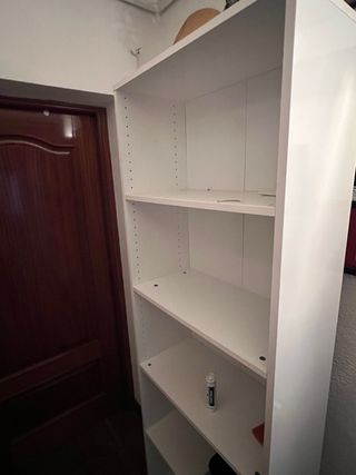 Armario blanco de madera