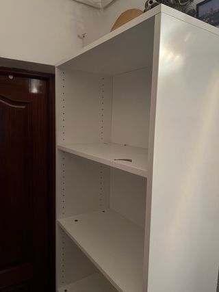 Armario blanco de madera