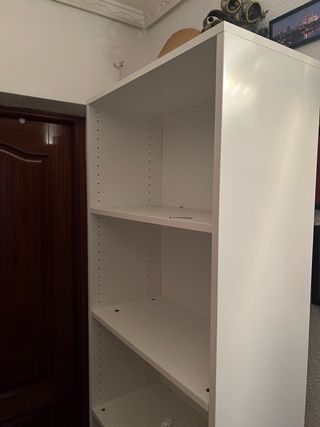 Armario blanco de madera