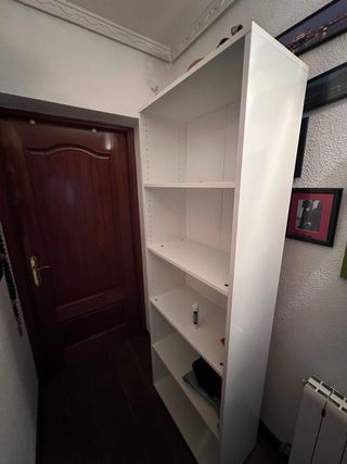 Armario blanco de madera