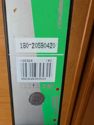 Esquís Atomic 180 cm (1 fijación rota)