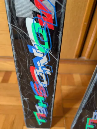 Esquís Atomic 180 cm (1 fijación rota)