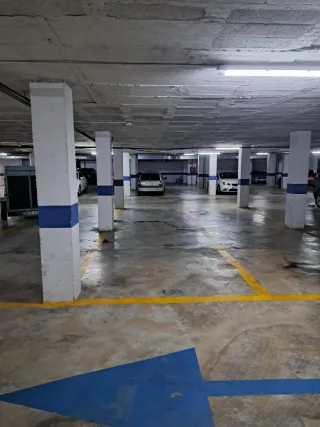 Alquilo plaza de garaje en Av Alicia Larrocha