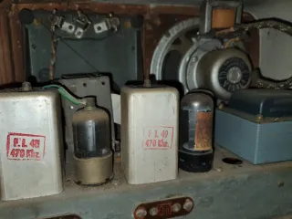 Radio De Madera Antigua.