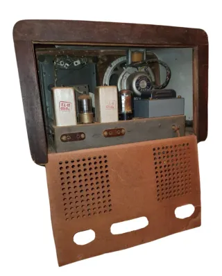 Radio De Madera Antigua.