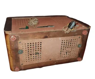 Radio De Madera Antigua.