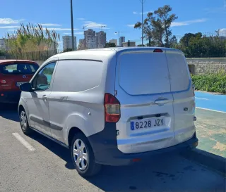 Ford E-Transit Courier 2017