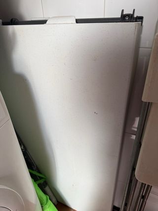 Mesa plegable blanca y gris