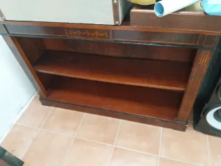 Librero de madera café