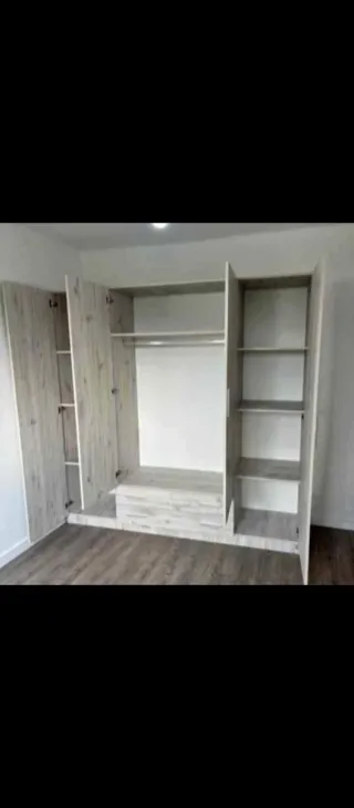 Armario blanco de madera