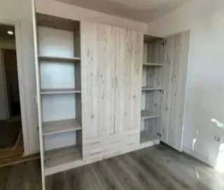 Armario blanco de madera