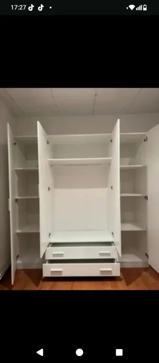 Armario blanco de madera