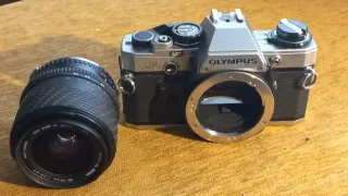 Olympus OM10 Cámara Analógica + Sigma Zoom