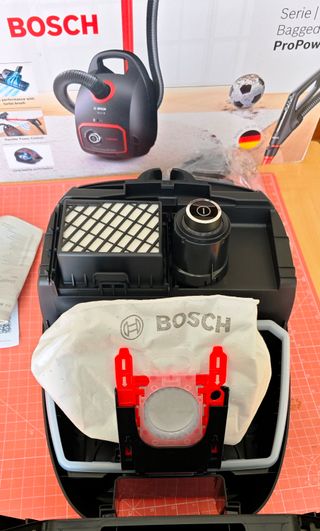 Aspirapolvere a traino Bosch con sacco BGL6POW1