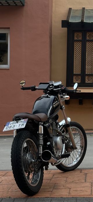 Suzuki GN 125 Naked Negra Customized