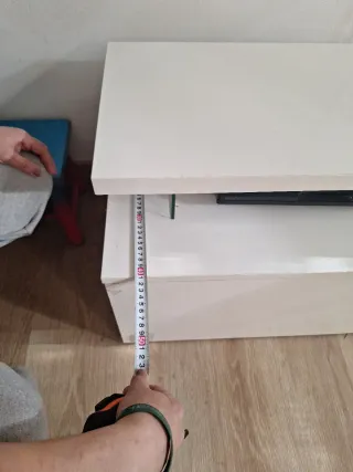 Mueble de salón blanco y cristal