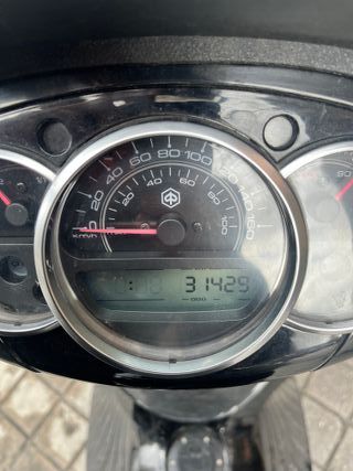 Scooter Blanco y Negro