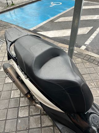 Scooter Blanco y Negro