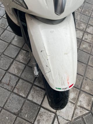 Scooter Blanco y Negro